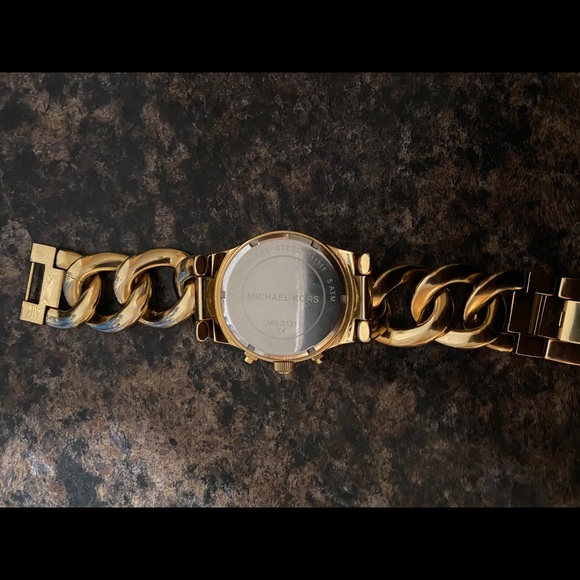 Michael Kors Women's Runway Gold-Tone Watch MK3131 - Picture 4 of 5